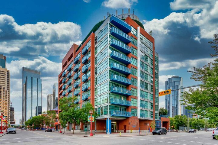 Property Photo: 205 Riverfront Avenue SW 1005 AB T2P 5K4