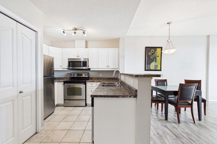 Property Photo:  1053 10 Street SW 1005  AB T2R 1S6 