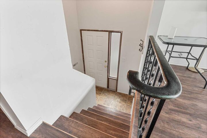 Property Photo:  28 Cayuga Crescent W  AB T1K 5H5 