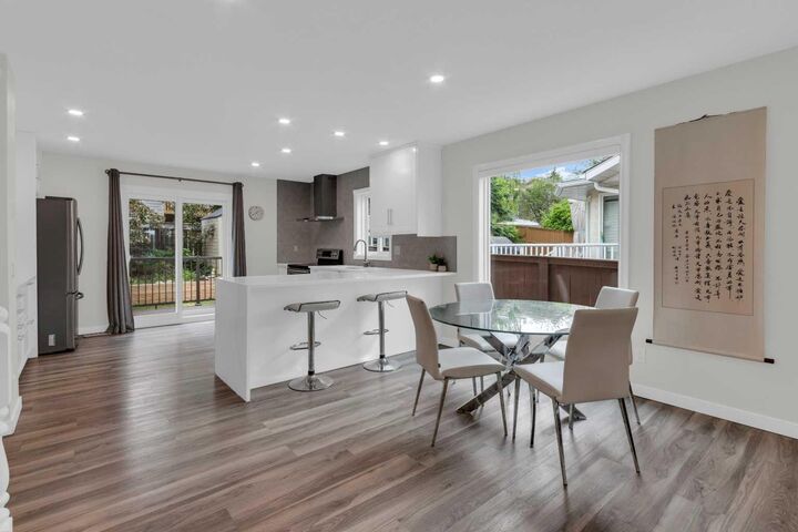 Property Photo:  203 Edgepark Boulevard NW  AB T3A 4E4 
