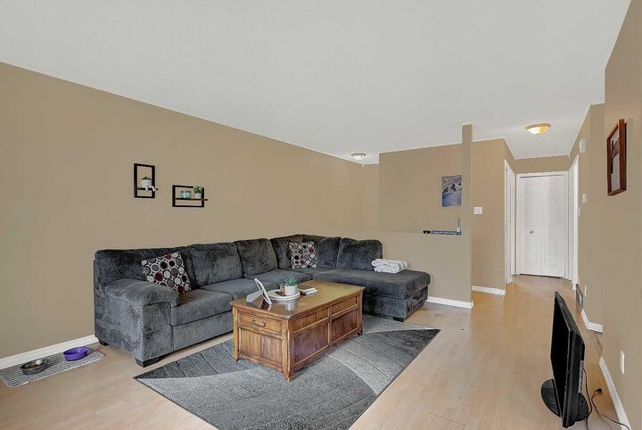 Property Photo: 9904 71A Avenue AB T8V 5T9