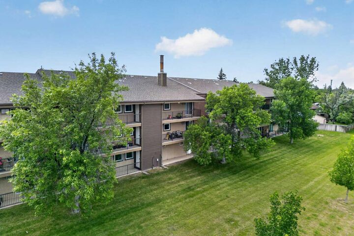 Property Photo:  401 Columbia Boulevard W 206  AB T1K 5R8 