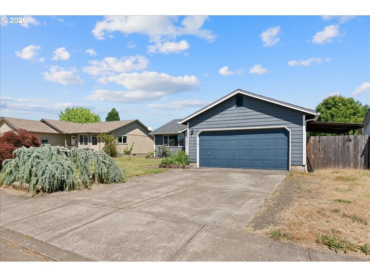 Property Photo: 571 Mc Call Way OR 97370