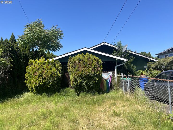 Property Photo:  4423 SE 27th Ave  OR 97202 