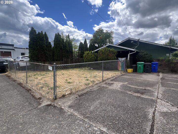Property Photo:  4423 SE 27th Ave  OR 97202 