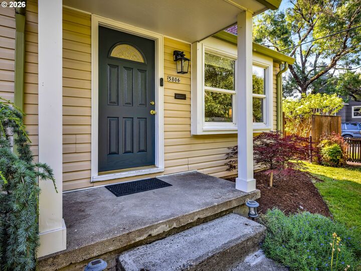 Property Photo:  5806 NE 32nd Pl  OR 97211 