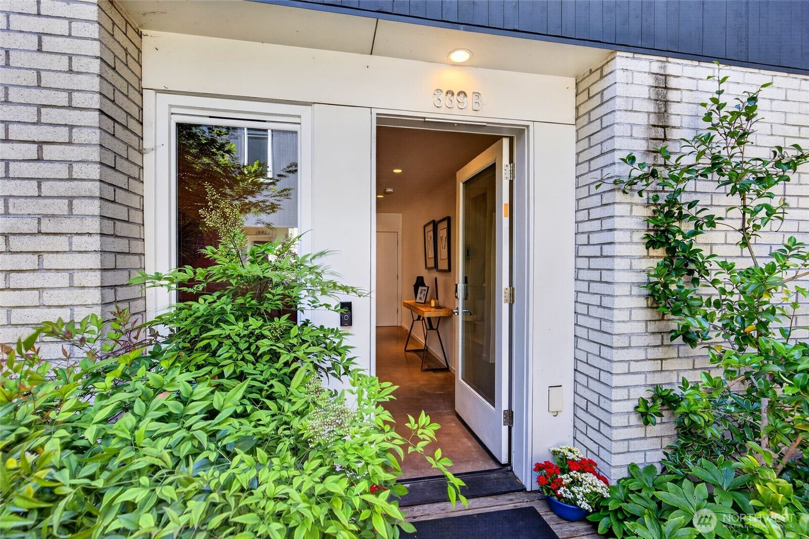 Property Photo:  339  16th Avenue E B  WA 98112 