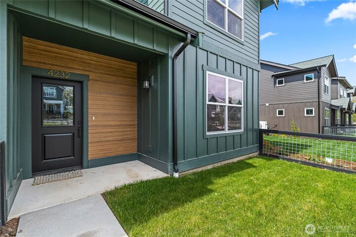 Property Photo:  4242  Melrose Lane  WA 98226 