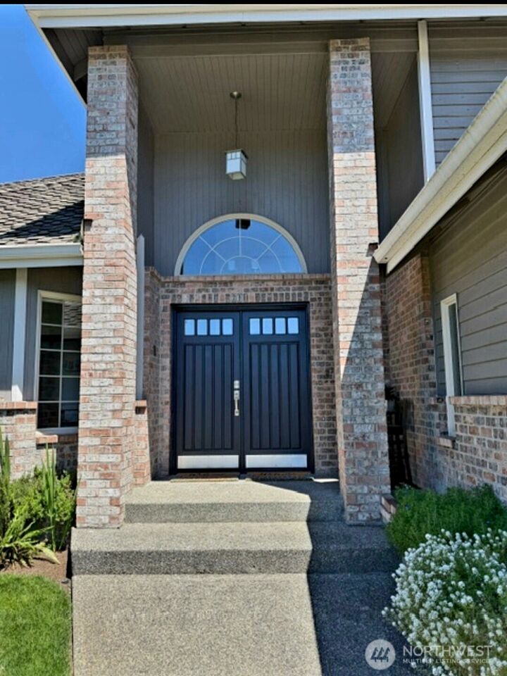 Property Photo:  601  152nd Place SW  WA 98087 