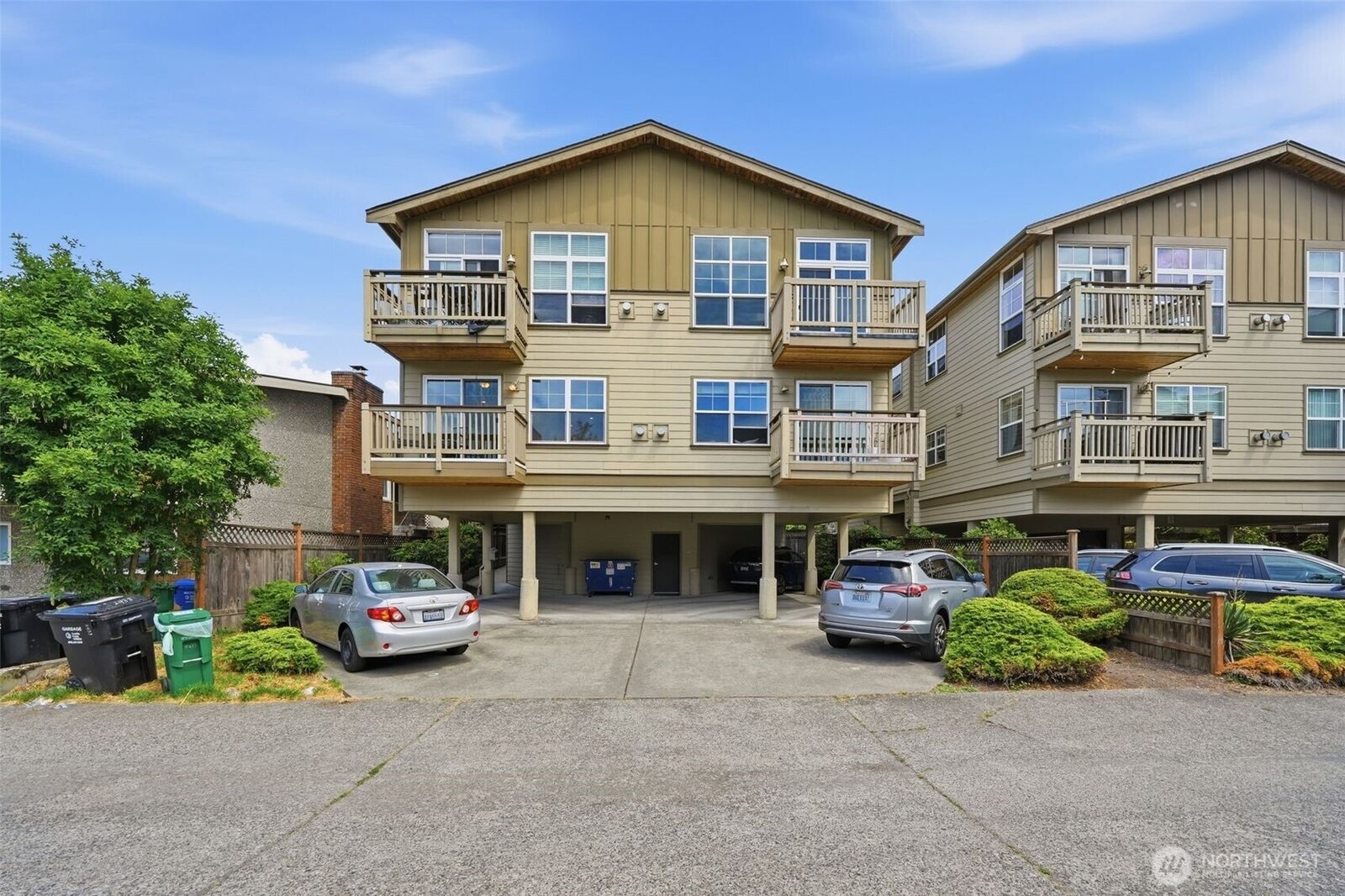 Property Photo:  2433 NW 59th Street 202  WA 98107 
