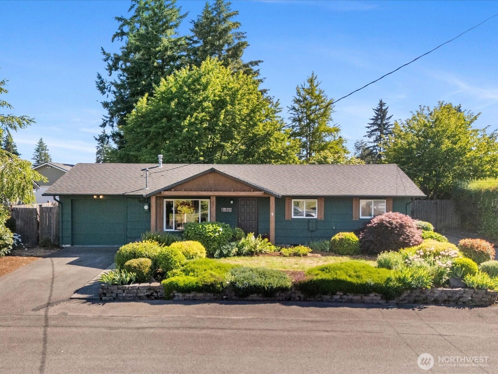 Property Photo: 11924 SE 169th Place WA 98058