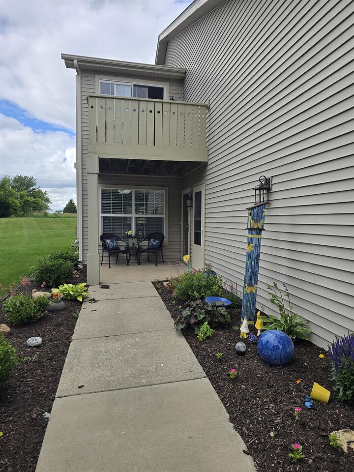 Property Photo:  7716 Creek Bend  IL 61114 