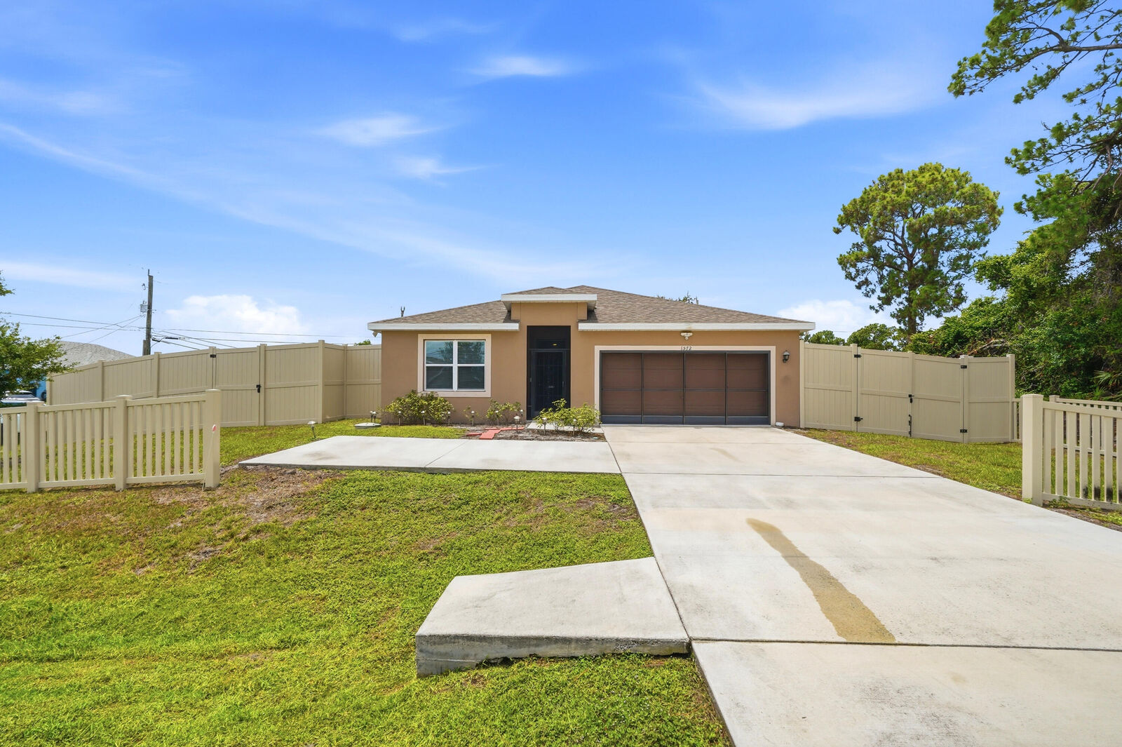 Property Photo:  1572 SW Paar Drive  FL 34953 