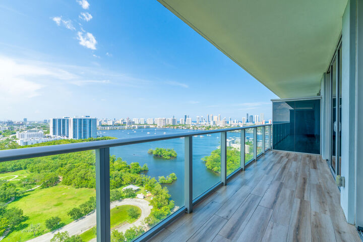 Property Photo:  16385 Biscayne Boulevard 2502  FL 33160 