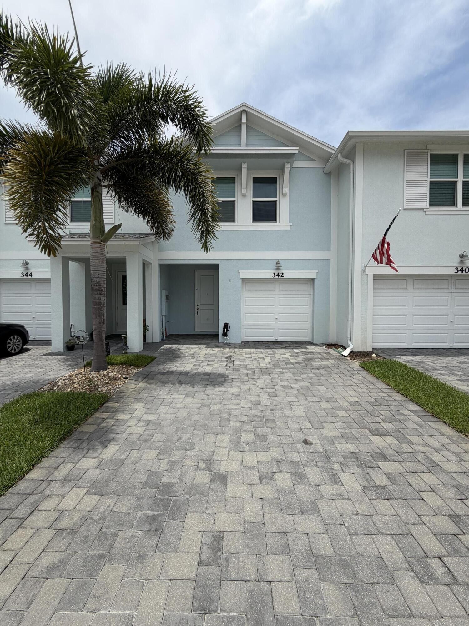 Property Photo: 342 SE Angler Drive FL 34994
