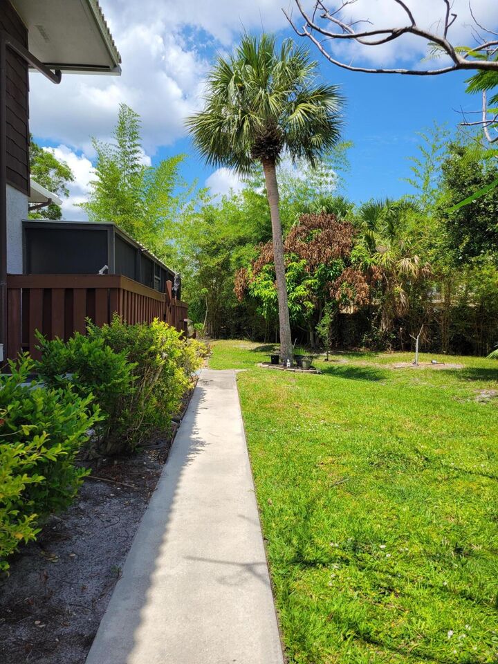 Property Photo:  903 SE Camelot Gardens Boulevard SE  FL 34952 