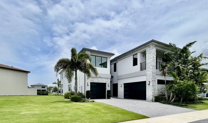Property Photo: 9322 Sunflower Mdw Road FL 33434