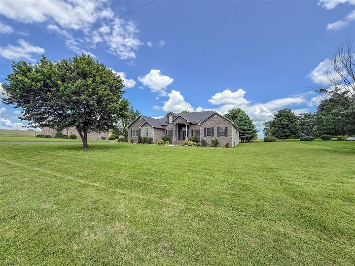Property Photo:  48 Oakwind Road  KY 42141 