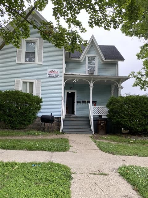 Property Photo: 608 Pearl Street MI 48197