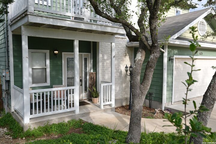 Property Photo:  626 April Dr  TX 78133 