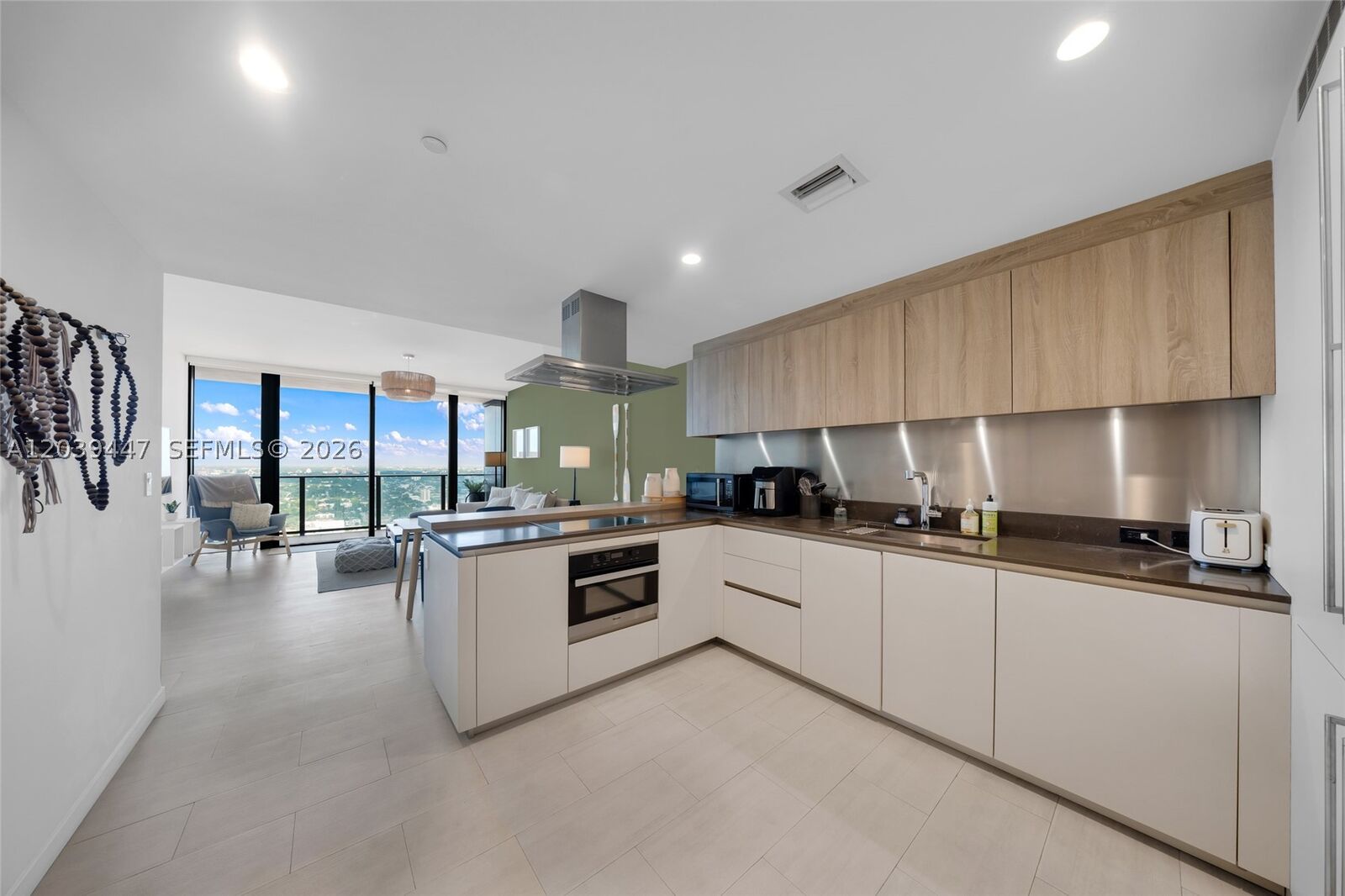 Property Photo: 1000 Brickell Plz 4704 FL 33131