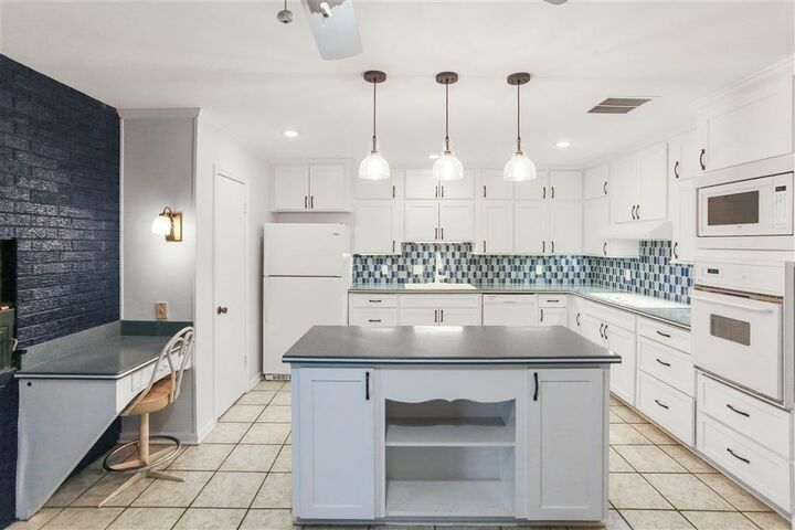 Property Photo: 508 University Drive LA 70605