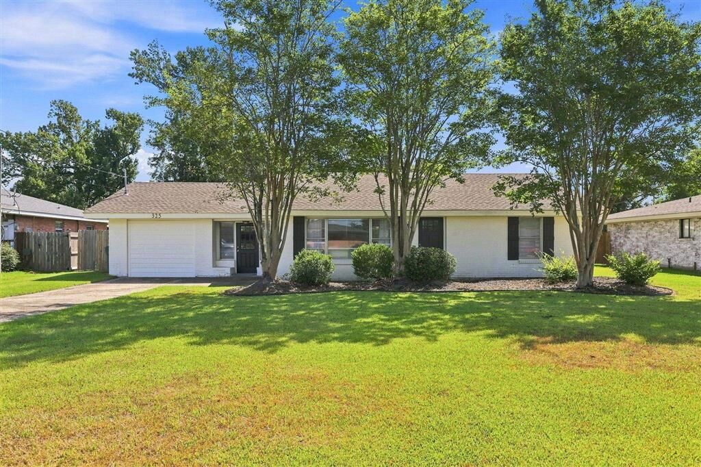 Property Photo: 325 Quelqueshue Street LA 70663