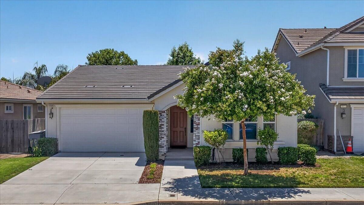 Property Photo: 3532 Hampton Way CA 93619