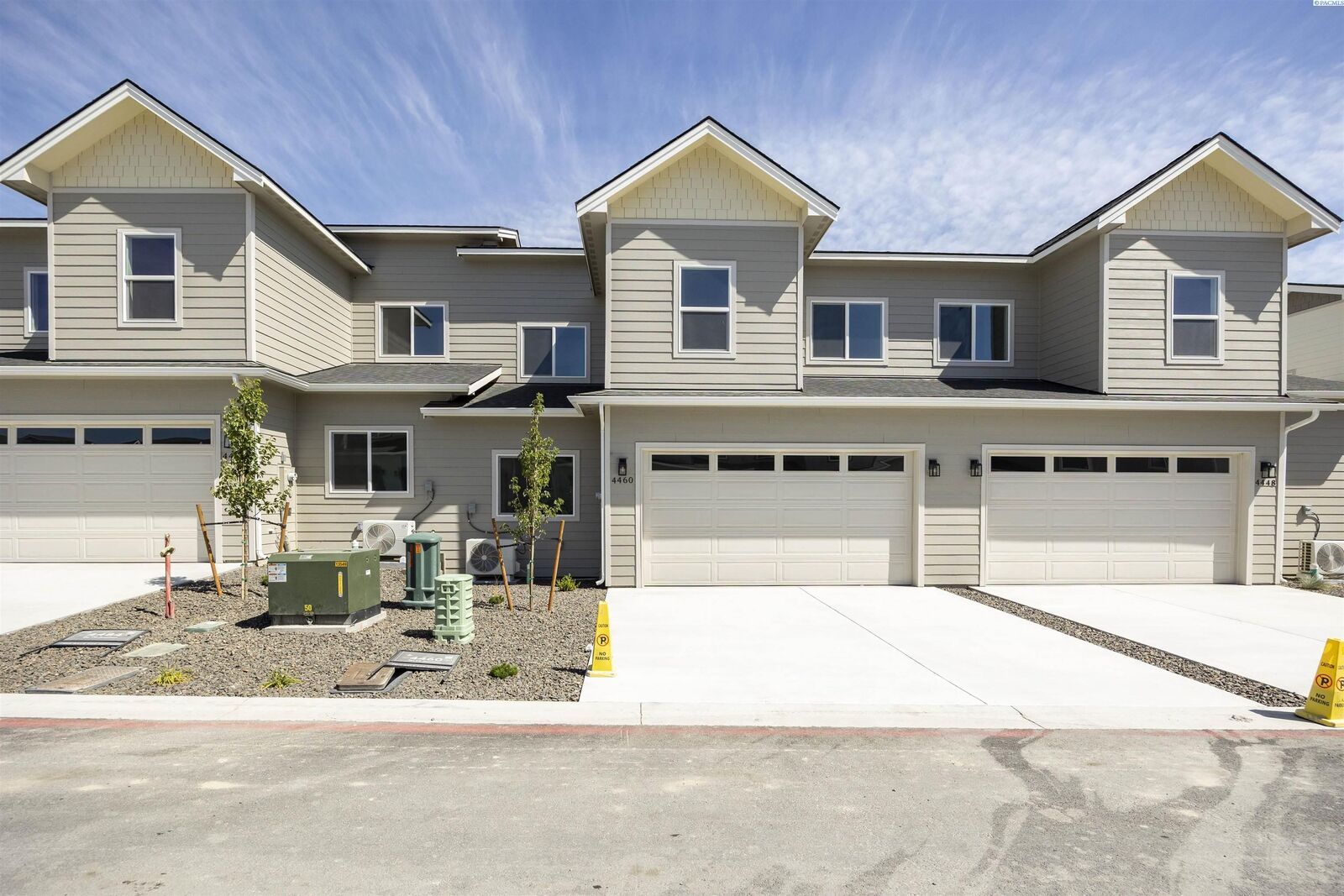 Property Photo:  4460 Conifer St  WA 99353 