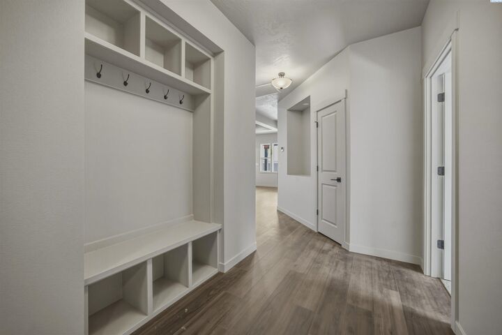 Property Photo: 208 Scott Rd WA 99350