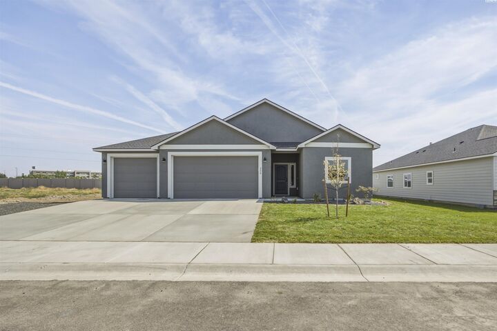 Property Photo: 208 Scott Rd WA 99350