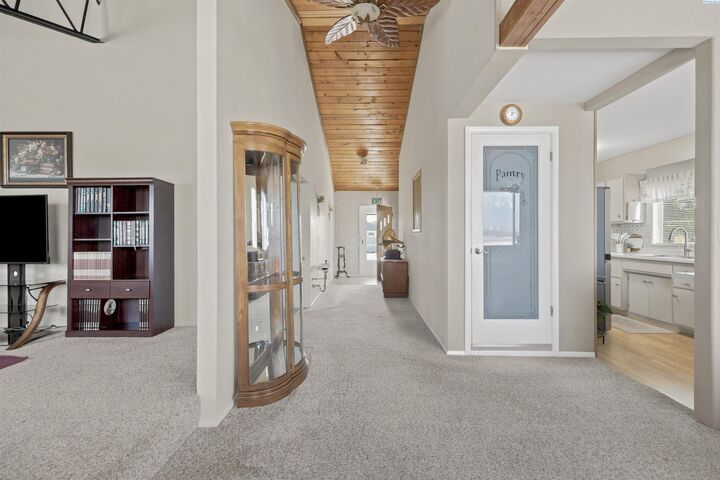 Property Photo: 33 Poplar Street WA 99323