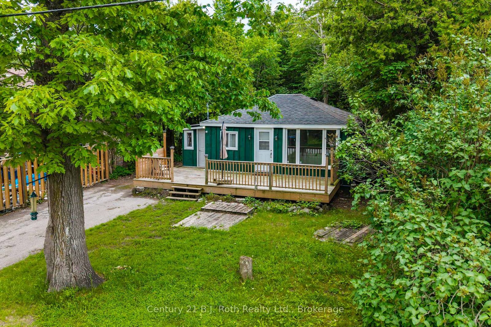 Property Photo:  23 Earldom Boulevard  ON L0K 1R0 