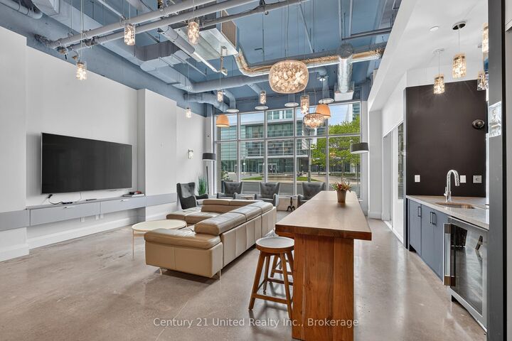 Property Photo:  100 Bond Street E 229  ON L1G 0B7 