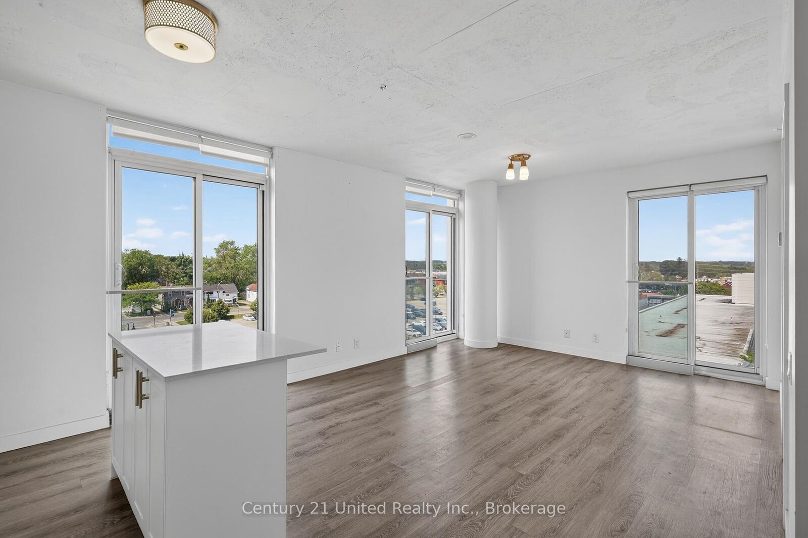 Property Photo: 100 Bond Street E 606 ON L1G 0B7
