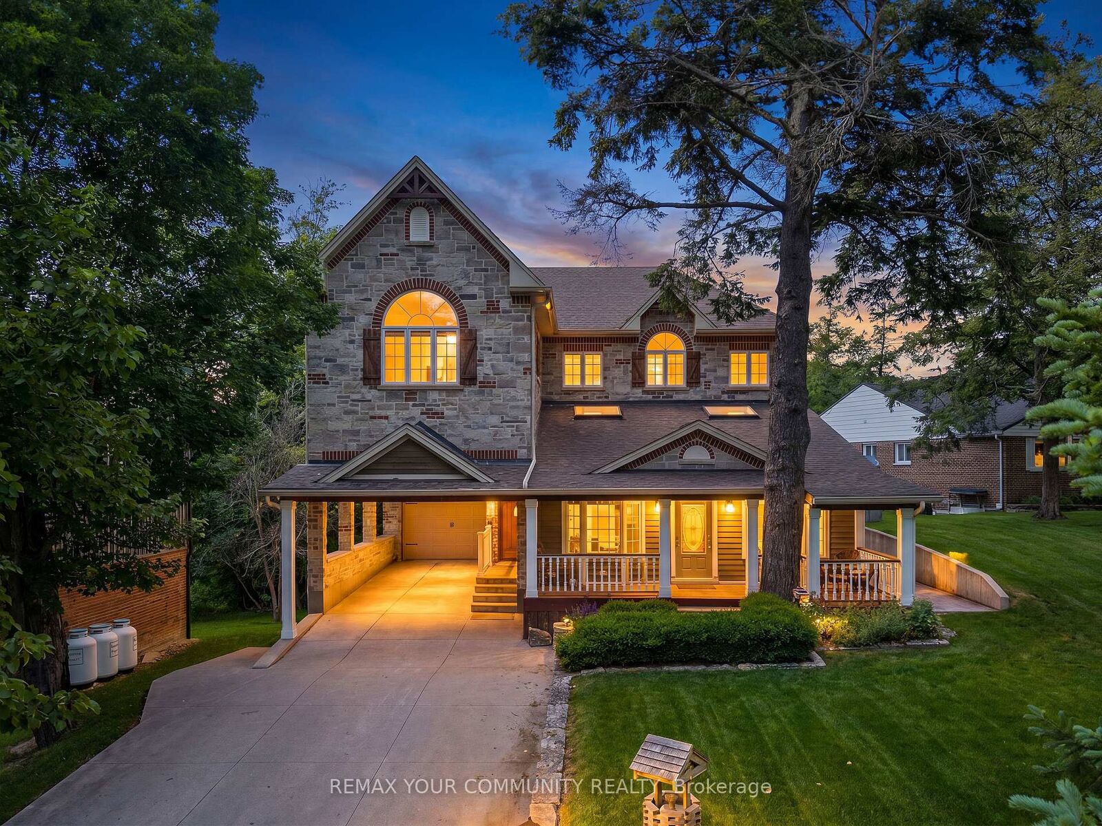 Property Photo: 124 Elmpine Trail ON L7B 1K4