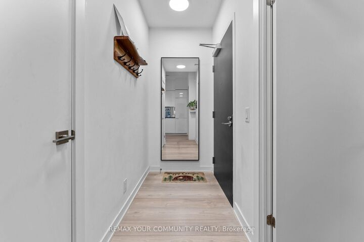 Property Photo: 609 Avenue Road 201 ON M4V 0B1