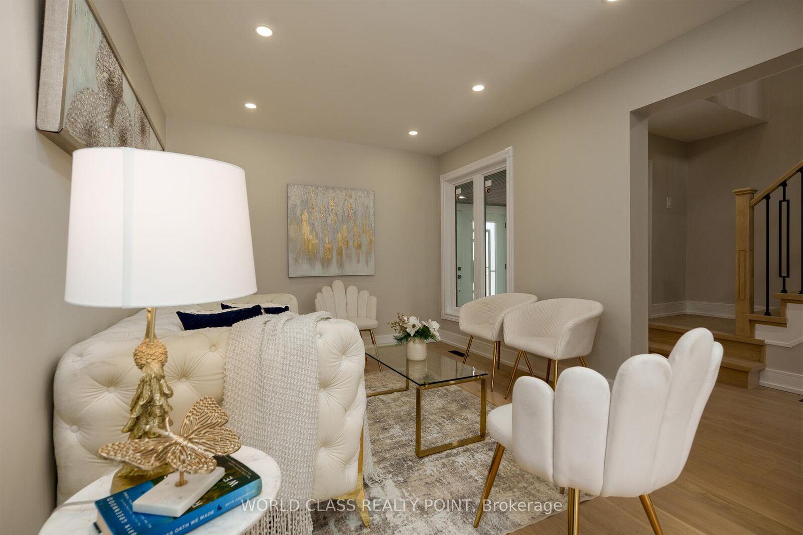 Property Photo: 4272 Sawmill Valley Drive ON L5L 3M9
