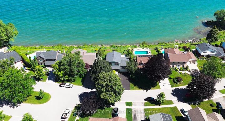 15 Cheval Drive — photo 1
