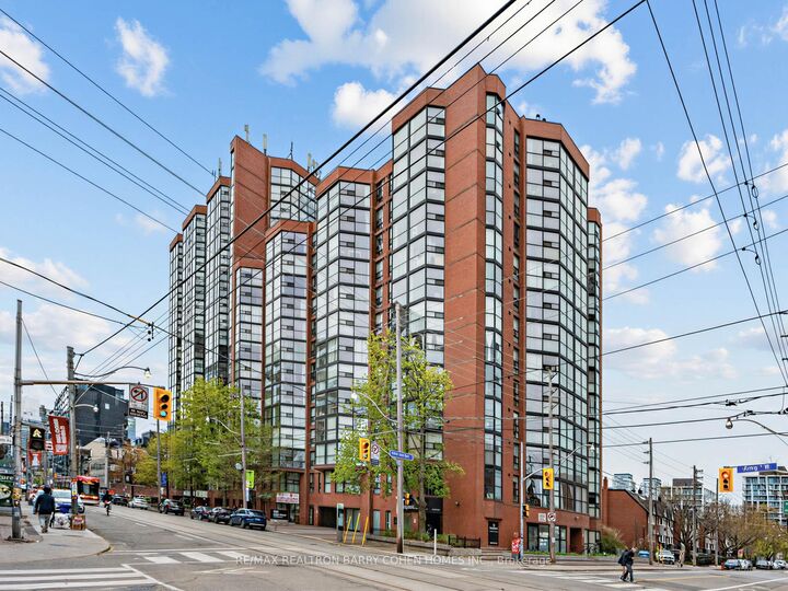 725 King Street W 303 — photo 1