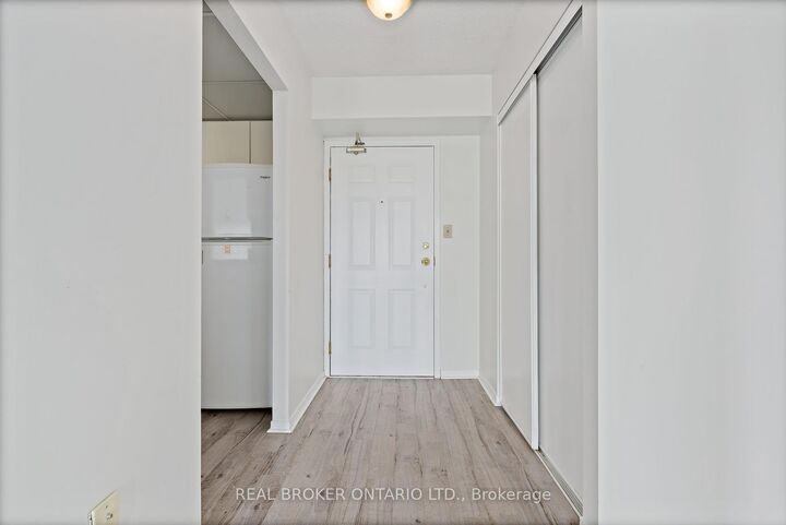 Property Photo: 20 McFarlane Drive 705 ON L7G 5J8