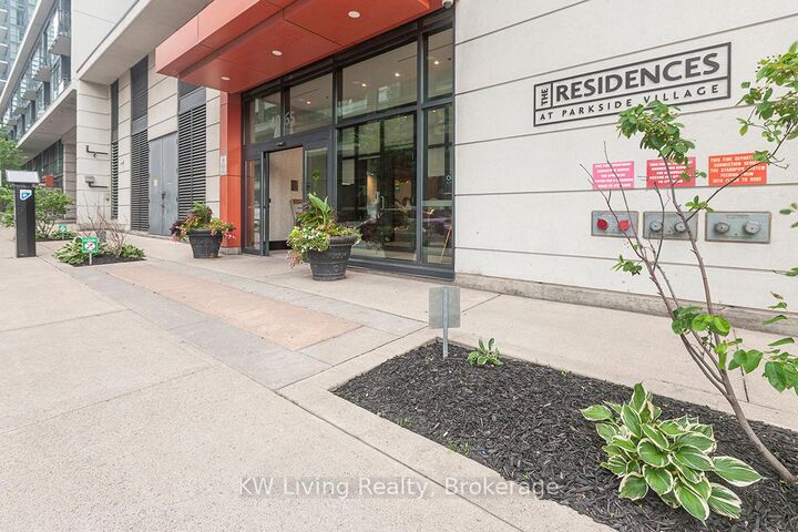 Property Photo: 4065 Brickstone Mews 1502 ON L5B 0G3