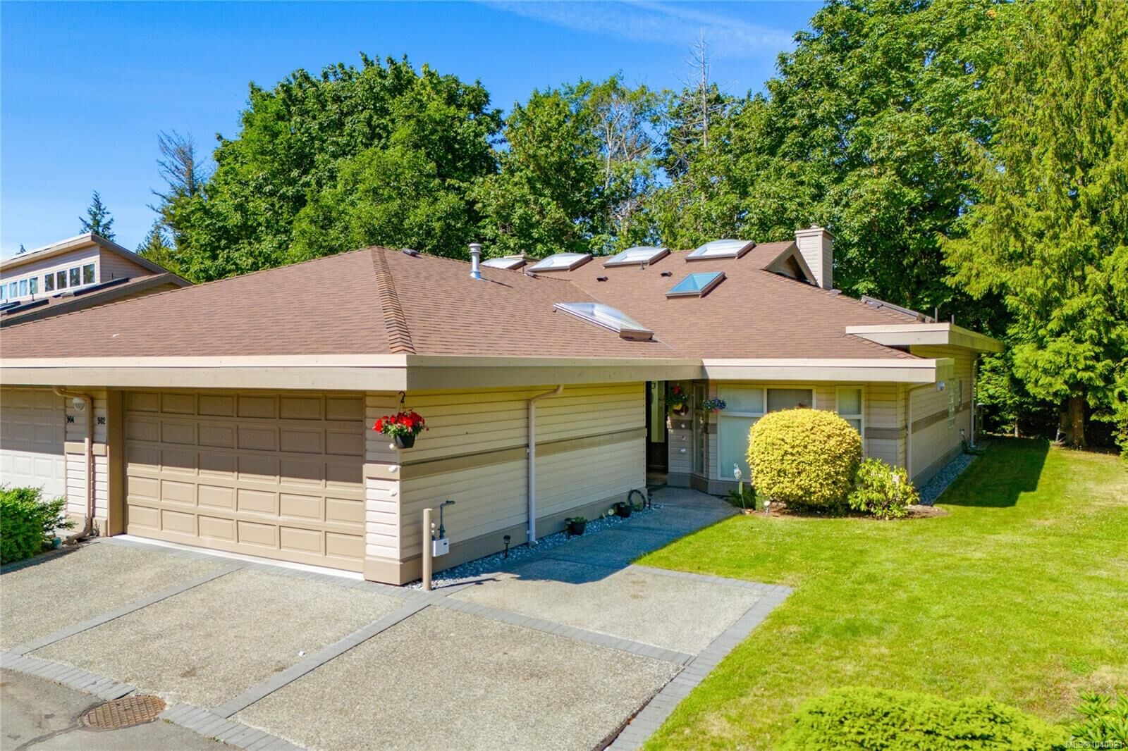 Property Photo: 902 Lakes Blvd BC V9P 2P8