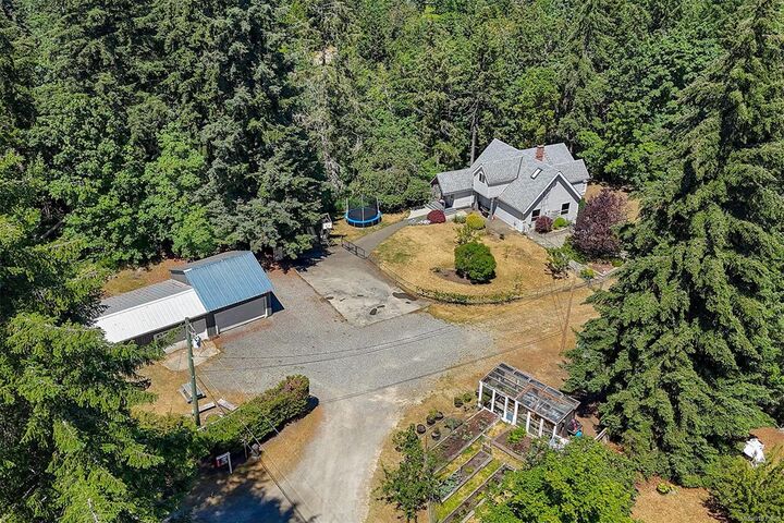 Property Photo: 2333 Summerset Rd BC V9P 9E4