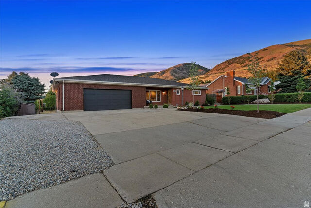 Property Photo:  555 E Pages Ln  UT 84014 
