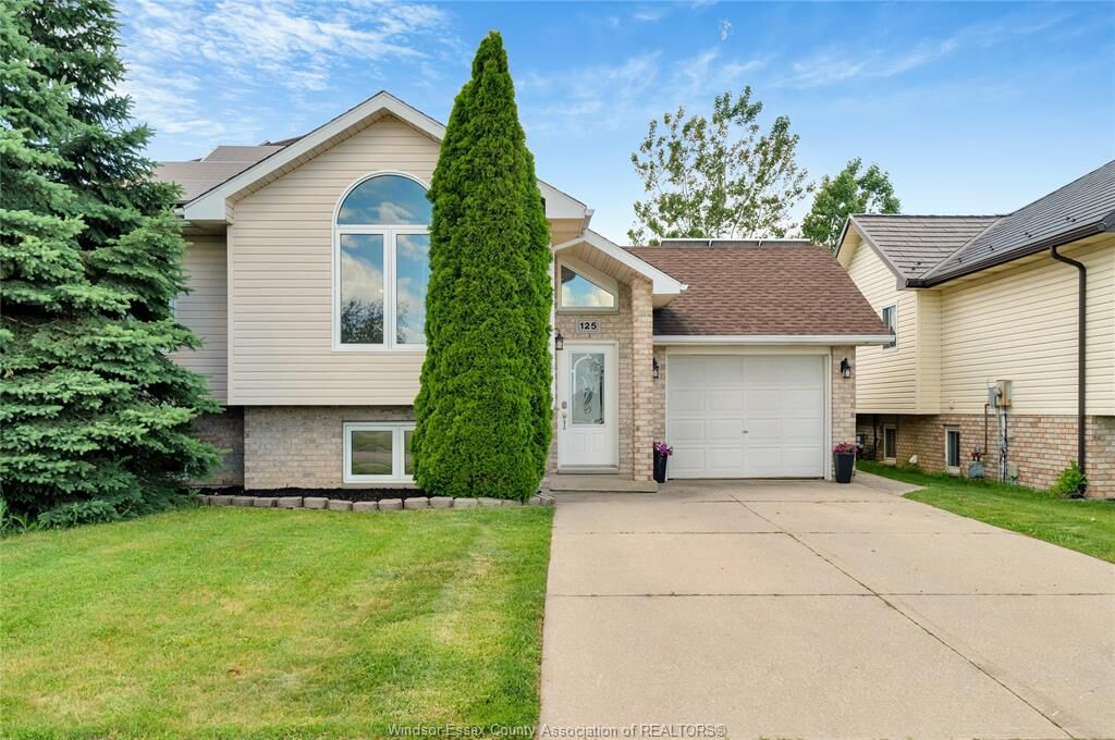 Property Photo: 125 Queen Street South ON N0P 2P0