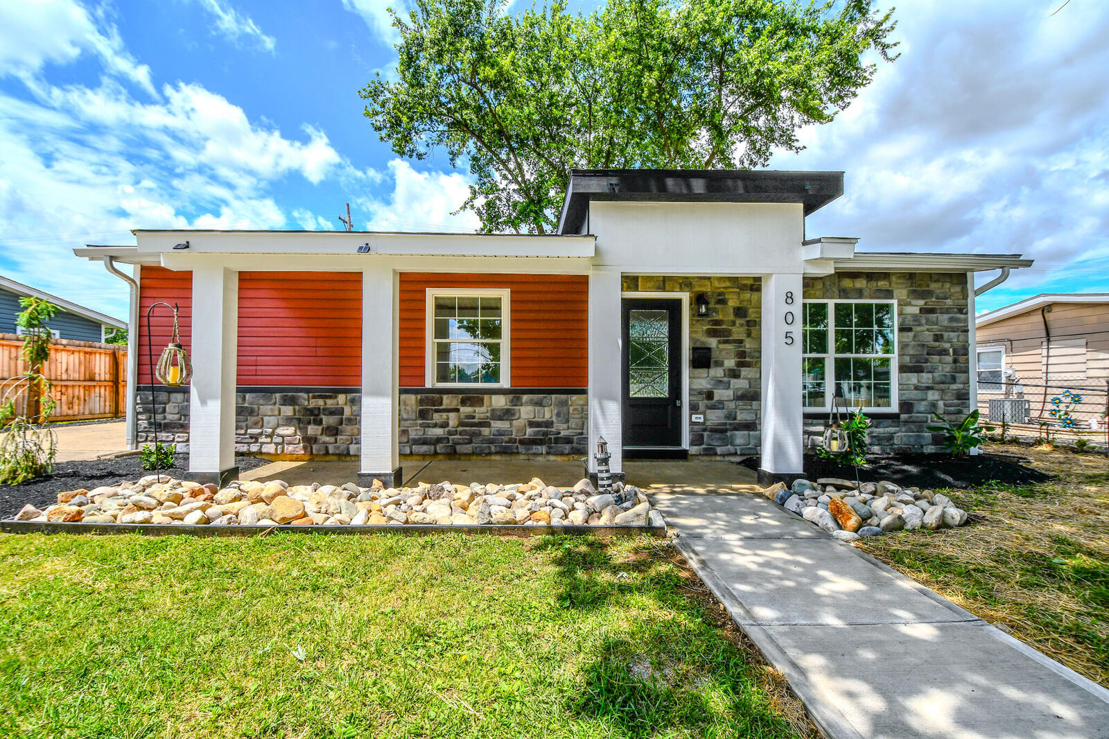 Property Photo: 805 Brookfield Drive OH 45344