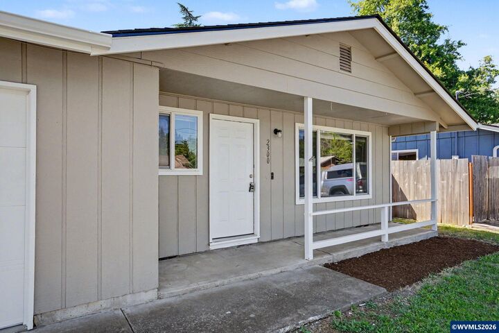Property Photo:  2300 SE Ryan St  OR 97333 