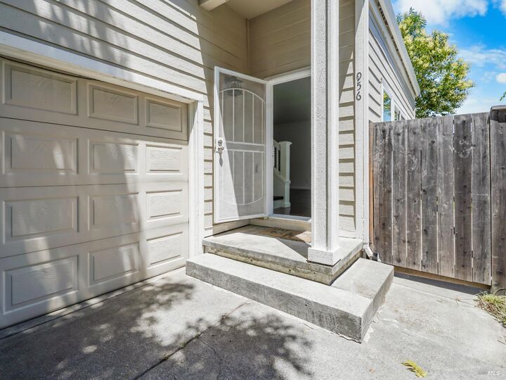 Property Photo:  956 Kingwood Street  CA 95401 