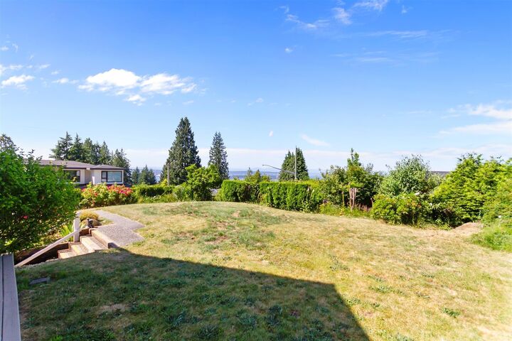 Property Photo: 186 E Braemar Road BC V7N 1P9